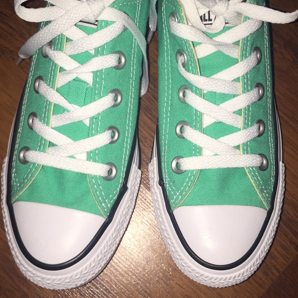 SOLD!! Converse All Star sneakers women’s size 6 - Picture 5 of 8